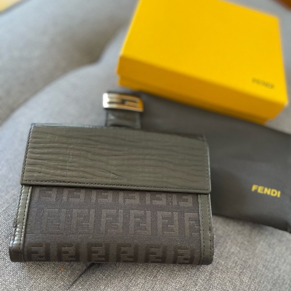 FENDI Zucca Medium Bifold wallet - Picture 4 of 10